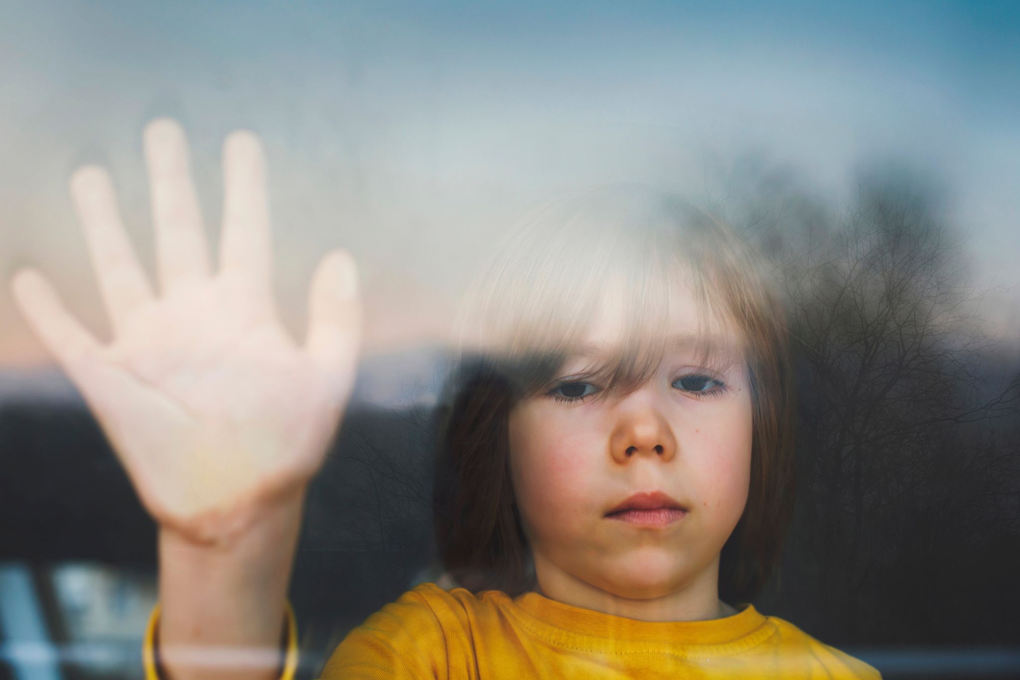 A gyerekekben a háborús plakátok is erősítik a félelmet
